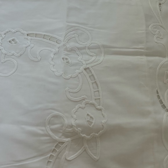 Embroidery NWT 100% Cotton pillow shams - Picture 2 of 5